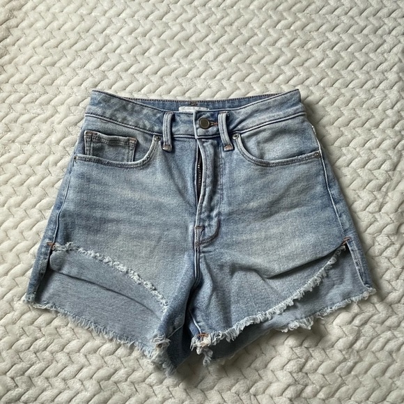 Good American Good Curve Denim Shorts 25 - Picture 1 of 7
